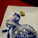 割烹よし田 博多店屋町店 - イカの活き造りをわさび＆塩で