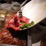 海底捞火锅 - 鲜鸭血投入