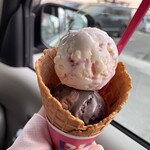 サーティワンアイスクリーム - 料理写真:ストロベリーチーズケーキ＆トリプルチョコレートブレイク