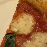 オーノ ボーノ - ◆マルゲリータ
      　Pizza Margherita
      　1,400円（税込）
      　フレッシュバジル・伊モッツァレラ・
      　伊ペコリーノロマーノ（羊乳）・生トマト・
      　自家製トマトソース