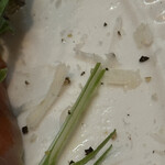 オーノ ボーノ - ◆スモークサーモンと野菜サラダのピザ
      　2,000円
      　ロシア産 天然の紅鮭・伊モッツァレラ
      　伊ペコリーノロマーノ
      　オリープ・ケイパー
      　産地指定の葉野菜と根菜を数種類
      　自家製ドレッシング