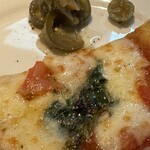 オーノ ボーノ - ◆マルゲリータ
      　Pizza Margherita
      　1,400円（税込）
      　フレッシュバジル・伊モッツァレラ・
      　伊ペコリーノロマーノ（羊乳）・生トマト・
      　自家製トマトソース