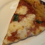 オーノ ボーノ - ◆マルゲリータ
      　Pizza Margherita
      　1,400円（税込）
      　フレッシュバジル・伊モッツァレラ・
      　伊ペコリーノロマーノ（羊乳）・生トマト・
      　自家製トマトソース