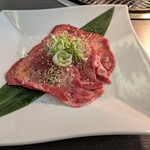 老舗精肉店直送 岡崎焼肉 飛騨牛の奴隷 - 