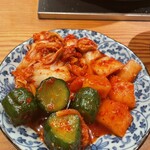 大衆 焼き肉ホルモン 大松 - キムチ盛合せ