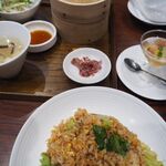 上海常 - 料理写真:鮭とレタスの炒飯セット