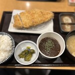 とんかつ 大吉 - ランチのとんかつ定食（1300円）＋ちょい足しカレールウ（330円）