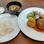 洋食屋 ふじ家 - 帆立とエビクリームのコロッケとハンバーグの盛り合わせ定食