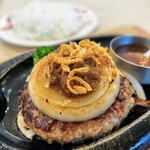 トマト&オニオン - 料理写真:オニオン尽くしハンバーグ(1044円)
