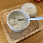 菓子屋 ハウフル - 味変に「塩竈の藻塩」を少し掛けると、これがまた美味しいっ( ﾟДﾟ)ｳﾏｰ