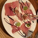 バカイゥン - ぶどうといちじくと生ハムとマスカルポーネチーズ