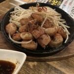 鳥海山 - しろころホルモン炭火焼¥759