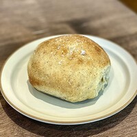 ブルーセゾン - 自家製蕎麦粉のカンパーニュ。もちっと香ばしく蕎麦粉の香りも楽しめる一品✨