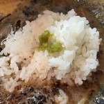 烈志笑魚油 麺香房 三く - スープにダイブ