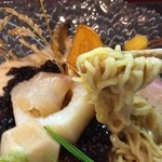 烈志笑魚油 麺香房 三く - 麺リフト