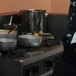 烈志笑魚油 麺香房 三く - 松茸が焼かれています