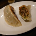 恵比寿餃子 大豊記 - 恵比寿餃子一かじり、肉パンパン