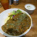 SPICY CURRY 魯珈 - マトンとほうれん草のカレールー増しライス増し+ラッシー2200円