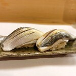 穴子料理と地酒 浅草 川井 - 小肌の握り
