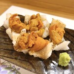 穴子料理と地酒 浅草 川井 - 対馬産穴子の炙り雲丹のせ