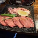 炭火焼肉 ホルモン にく式 - 