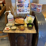 ゆうゆう - こちらは店内の本日お勧め【うな重天ぷら御膳】
