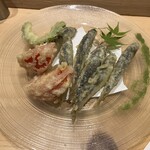かき小屋 厚岸水産 - 稚鮎の天ぷら〜季節の野菜天付き〜