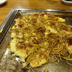 Okonomiyakifusou - ・・・オムソバ先に食べたら・・・モダン焼きからお好み焼に変身( ;∀;)