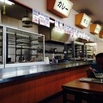 松山生協本店食堂 - カウンターは、結構長いです  （byジプシーくん）