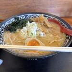 ラーメンハウス新治 - 料理写真:みそらーめん、860円。