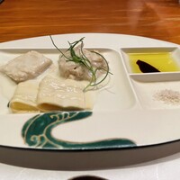 やまと 楽 - オリーブオイルと岩塩が湯葉に合う