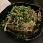 スモークアンドスミビ 102 - 揚げたて豆腐の炭焼き　大葉醤油