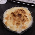 スモークアンドスミビ 102 - 燻製ホタテのペンネグラタン