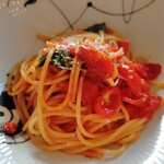 エンゲージメント - シシリアンルージュトマトとバジリコのスパゲッティ
