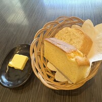 創作料理と京野菜のびすとろ キザノ - パン