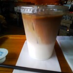 ゴンゾウ カフェ&ビーンズ - アイスカフェラテ（テイクアウトカップ）