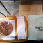 ゴンゾウ カフェ&ビーンズ - カフェラテと西武鉄道のノベルティ