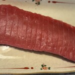 みなと市場 小松鮪専門店 - 本マグロ赤身をカット