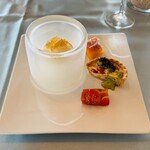 リストランテ・アルコ - 料理写真:●焼トウモロコシのムースとビーフコンソメジュレ
●アオリイカの炙り瞬間燻製カルパッチョ日向夏ソース
●宮崎マンゴーと生ハムのマリアージュ
●夏野菜のキッシュバジルソース添え
●トマトのクリスタルゼリー