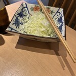 とんかつ日刈り - 3人分のキャベツのオカワリ