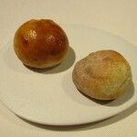 Restaurant KAITO - パン：可愛いサイズのまるパンとフランスパン。