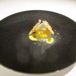 Restaurant KAITO - ディセール エキゾチックフルーツ：ココナッツアイスクリーム、マンゴー、パイナップル、カモミールのゼリー、ヨーグルト、クリームチーズを美しく盛り付け、ココナッツを使用した板状のメレンゲで飾られ、ライムの皮が削られています。美味いしィ～！♡♡♡