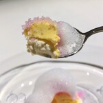 Restaurant KAITO - ディセール 赤紫蘇のシャーベット：水の流れの様なステキなガラスの器の上に赤紫蘇のシャーベット、小笠原産パッションフルーツのアイスクリーム、ホワイトチョコレートのムースを盛り付けられ、トップにライチの香りの真っ白な泡が注がれているのがとても印象的です。♪♬