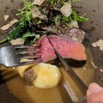 Restaurant KAITO - ローストした松阪牛ランプ肉をいただきます。