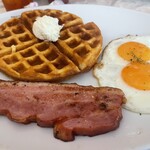 The Rose Garden - 厚切りベーコン　ワッフル1枚　目玉焼き