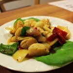 ベトナム料理レーロイ - 帆立のバジル炒め