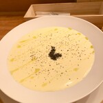 創作料理Ryota  - ●静岡県産桑高農園直送とうもろこしの冷たいスープ　キャビアを軽く添えて（2〜3人前）