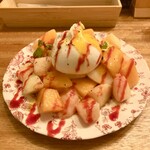 創作料理Ryota  - ●プーリア州直送フレッシュブラッティーナチーズと小牧産桃、農家直送富良野メロン