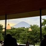 メゾン ケイ - 店内から霊峰富士