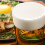 おかん - きめ細やかなビールは薄はりグラスで提供